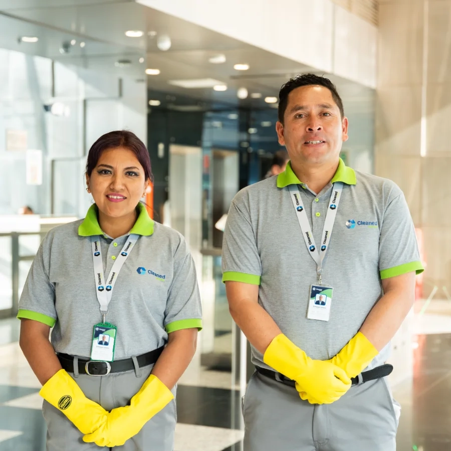 Equipo de Cleaned Services en operación